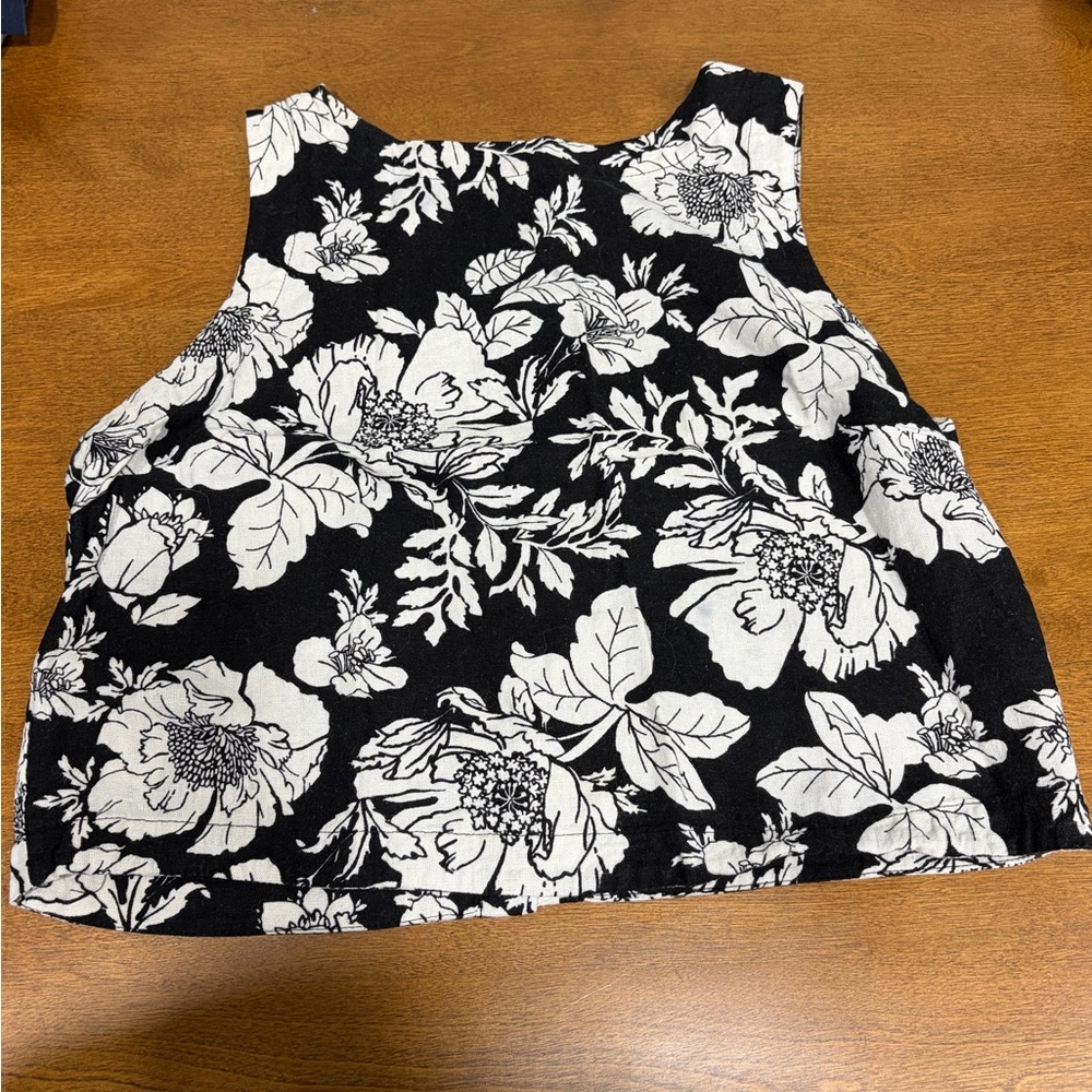 Old Navy Black and White Floral Crop Top